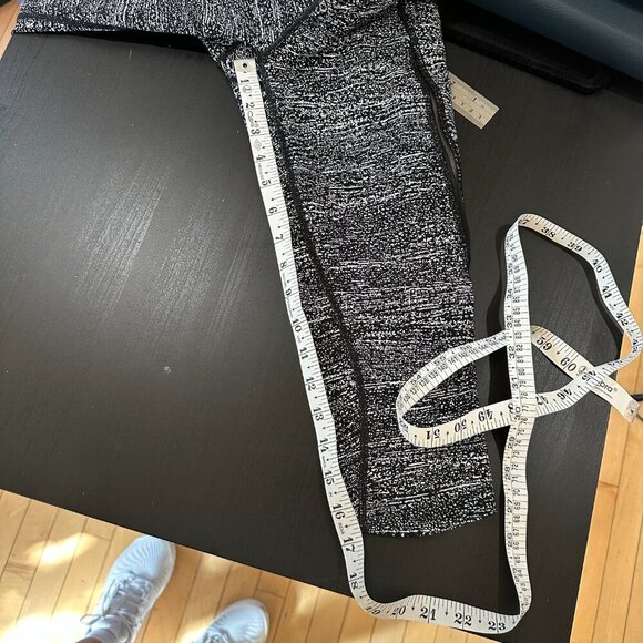 LULULEMON Black & White Space Dye Print Cropped Running TIghts Leggings size 4 - Picture 9 of 9